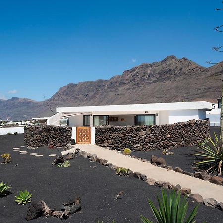 Lanzarote Famara Beach Bungalow Exterior photo