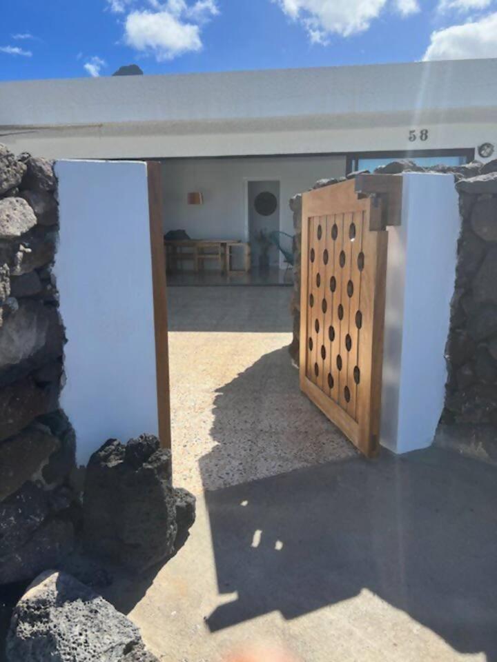 Lanzarote Famara Beach Bungalow Exterior photo