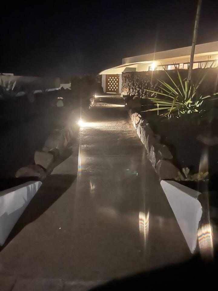 Lanzarote Famara Beach Bungalow Exterior photo