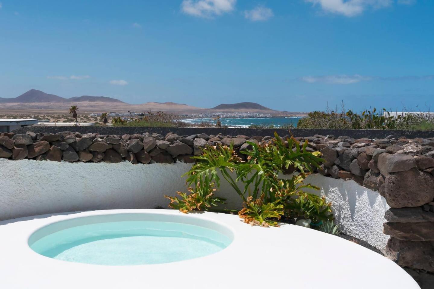 Lanzarote Famara Beach Bungalow Exterior photo